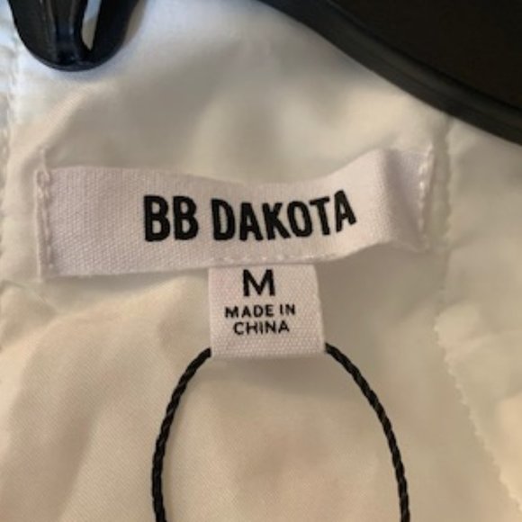 BB Dakota Women's Ivory White Lacy Deep V-Neck Button Belted Mini Dress M NWT - Picture 4 of 8